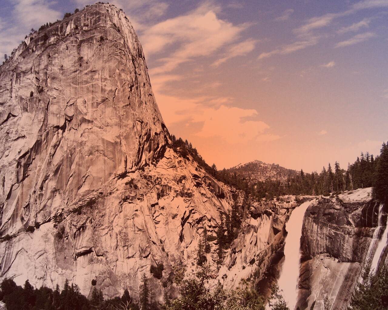 Скалы и водопад обои