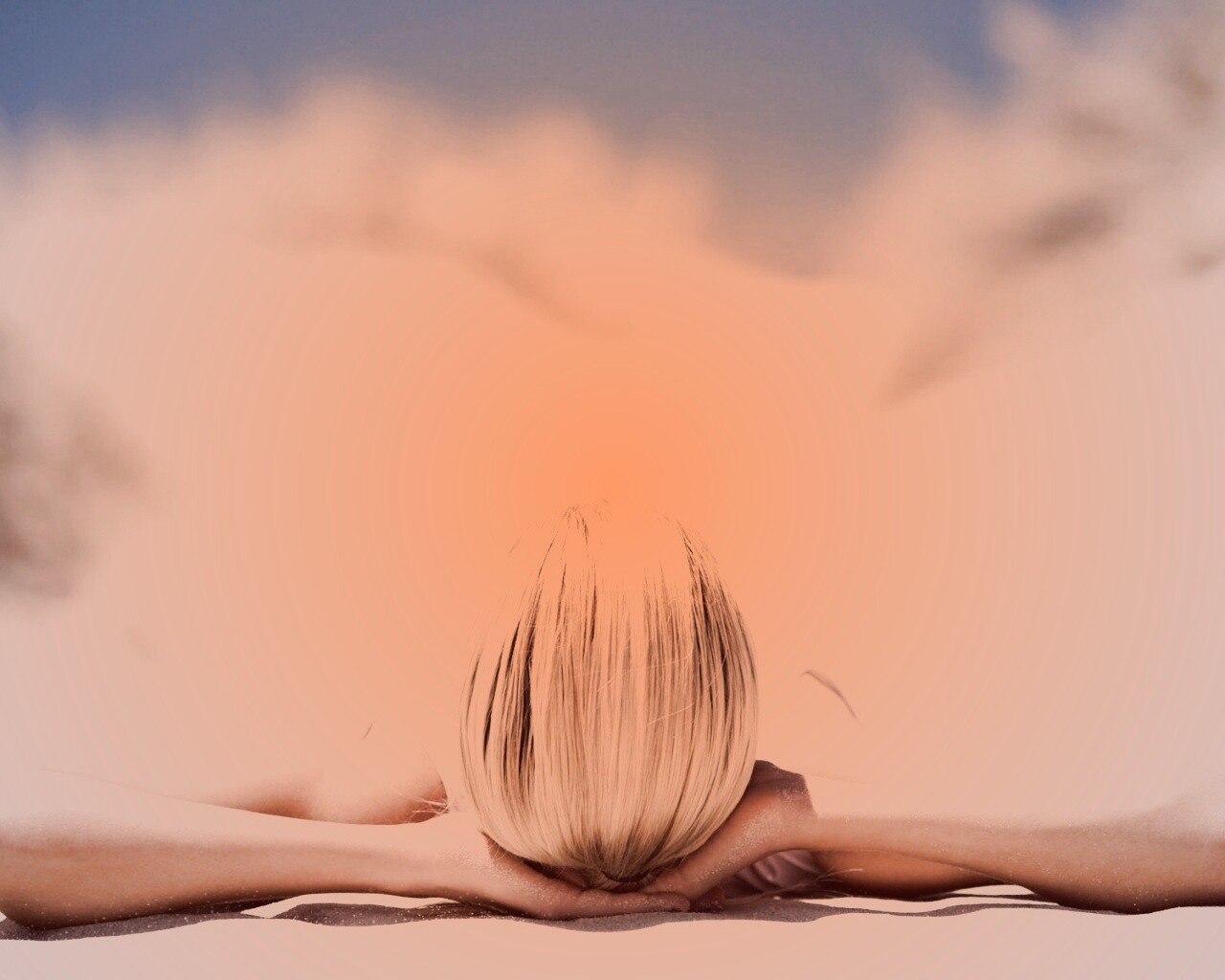 Девушка на солнце обои