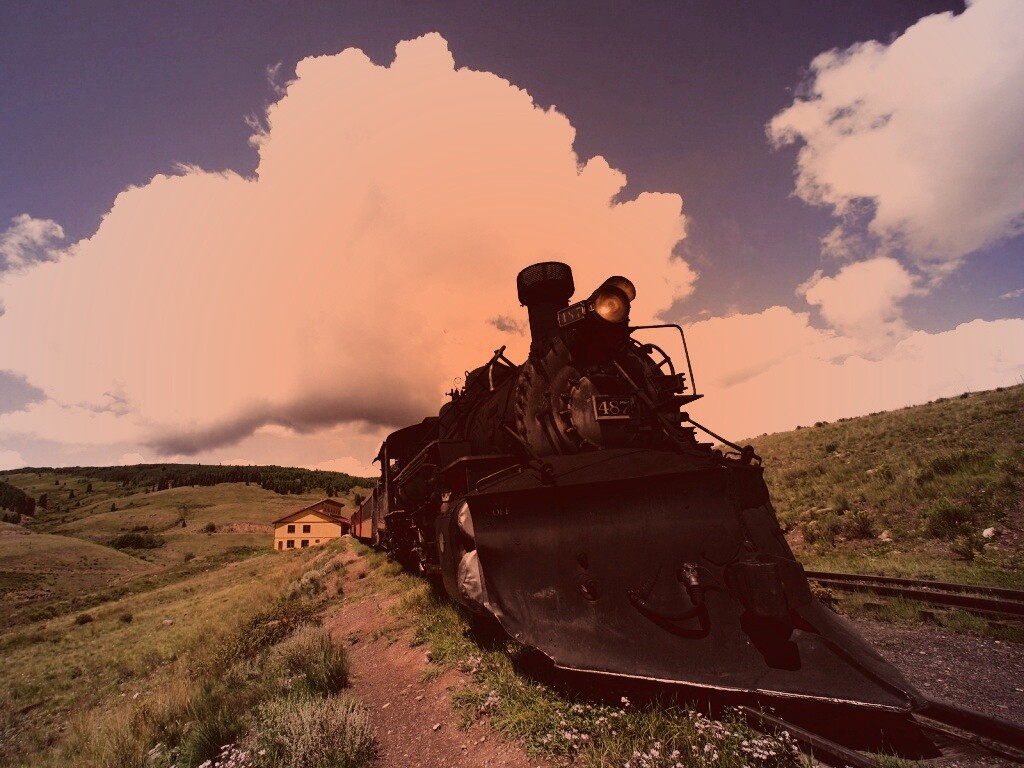 Паровоз на деревенской станции обои