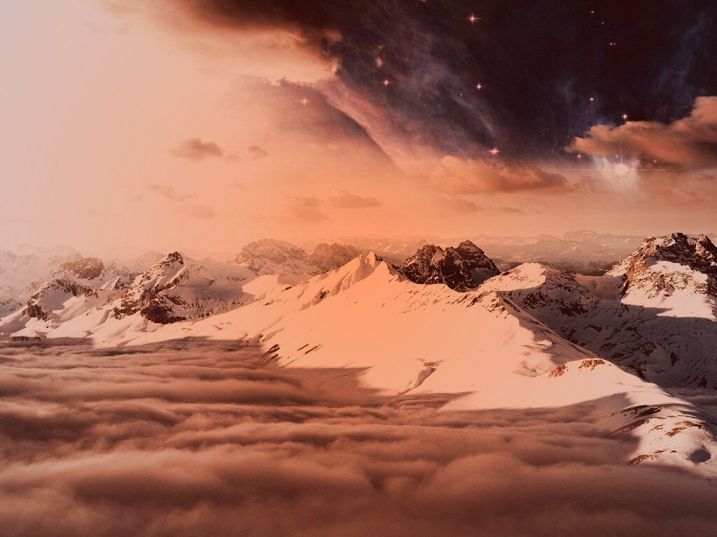 Горный хребет над облаками обои