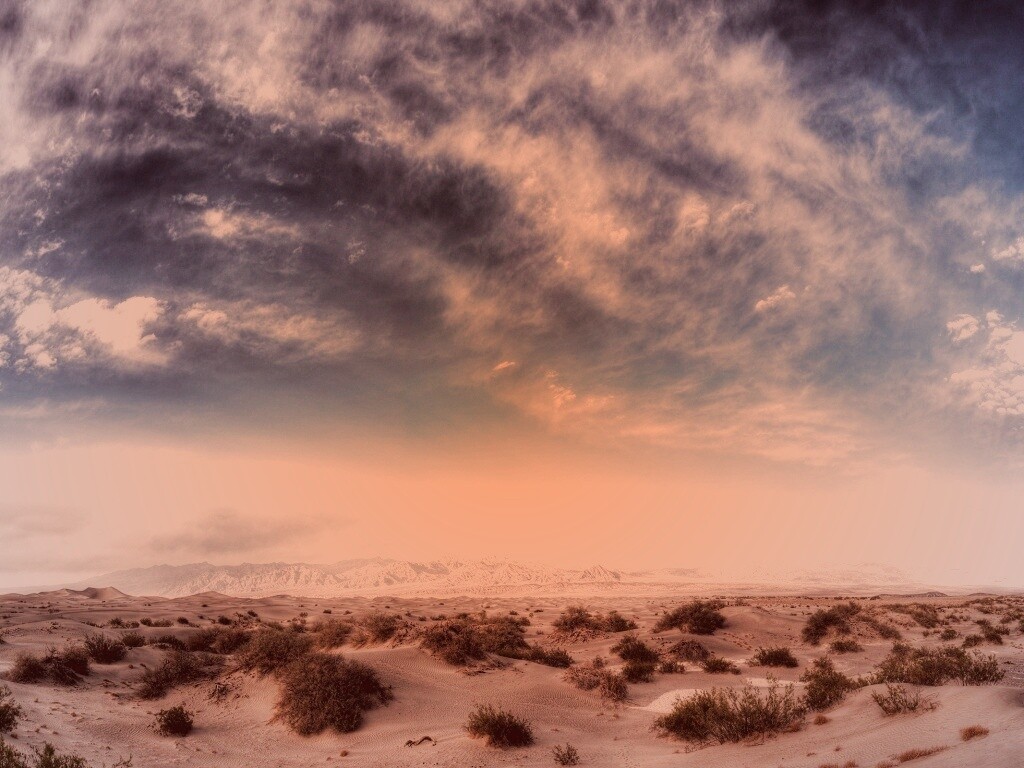 Горы в пустыне обои