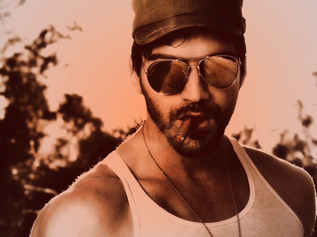 Суровый парень с сигарой обои