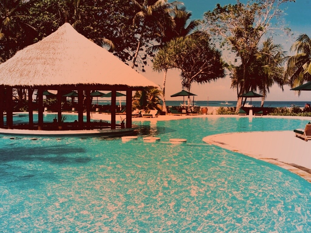 Бассейн отеля обои