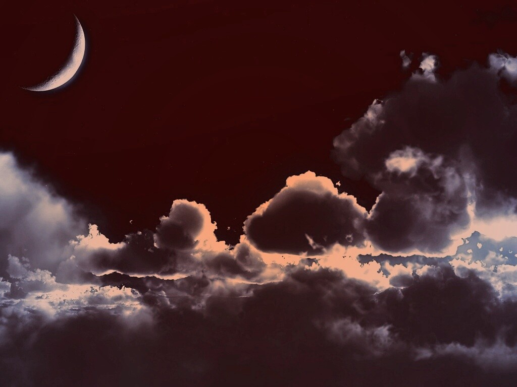 Облака и луна в ночном небе обои