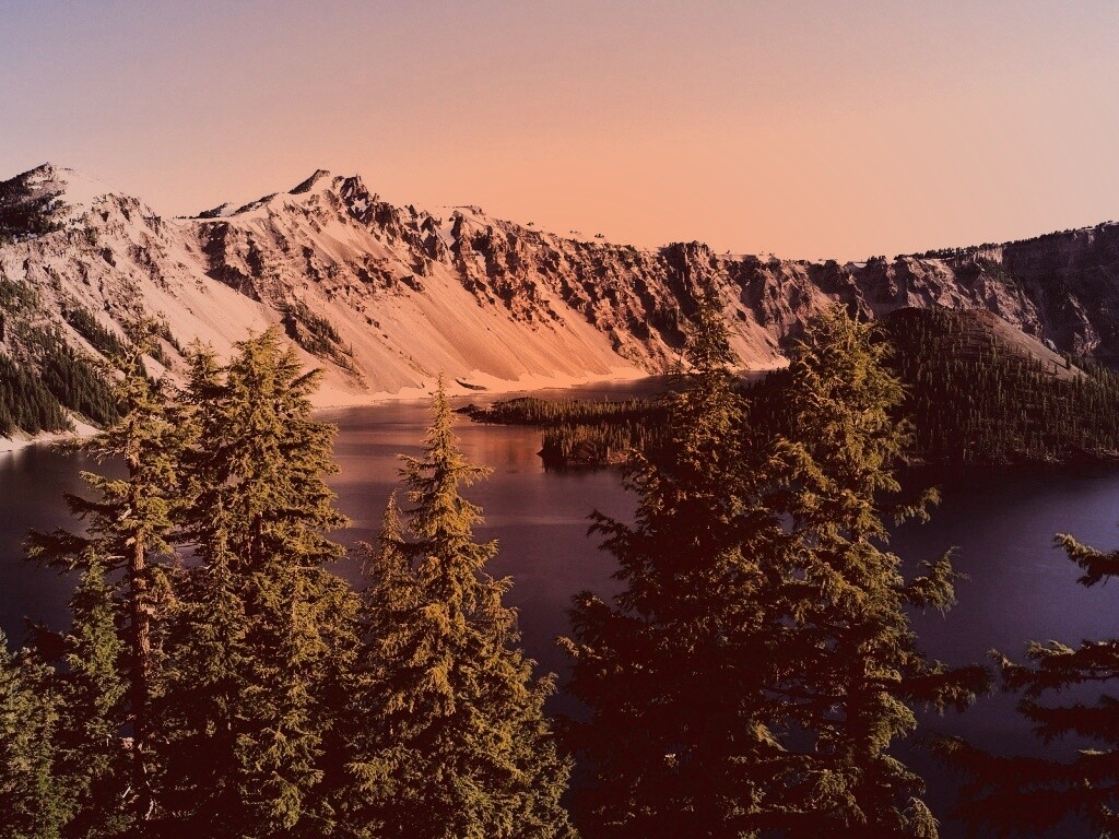 Озеро в кратере обои