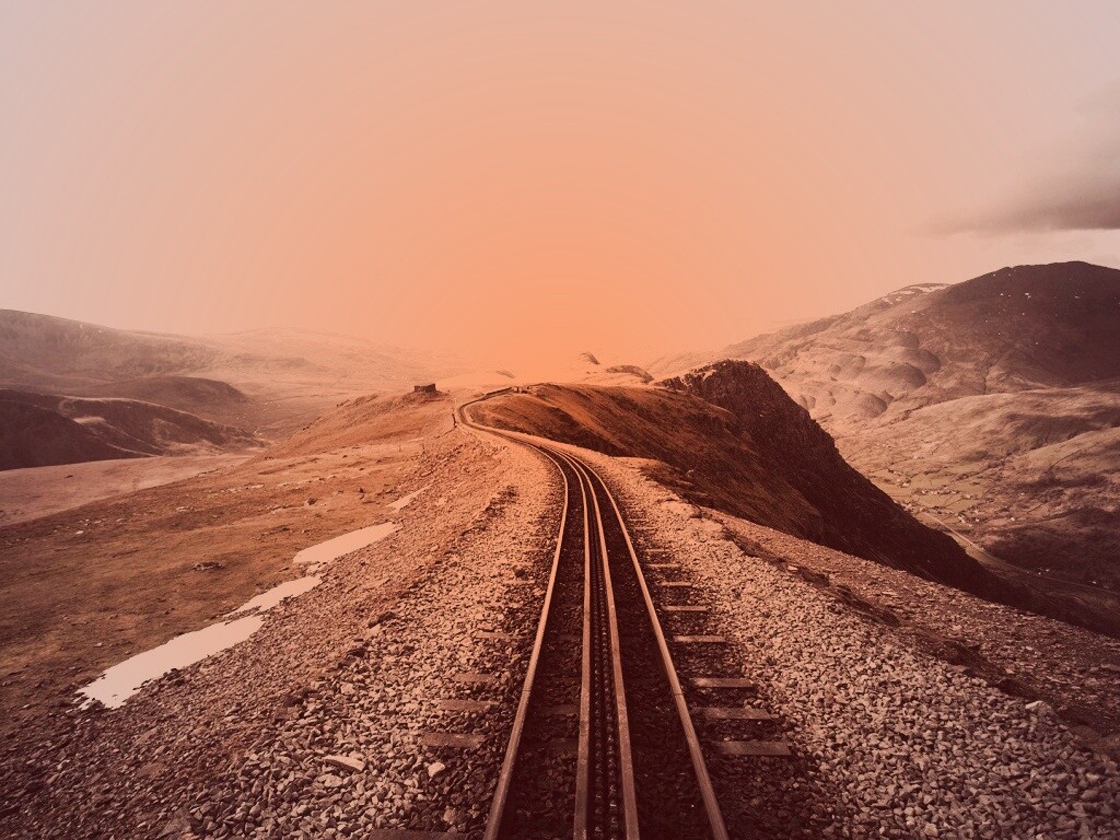 Рельсы уходящие вдаль обои