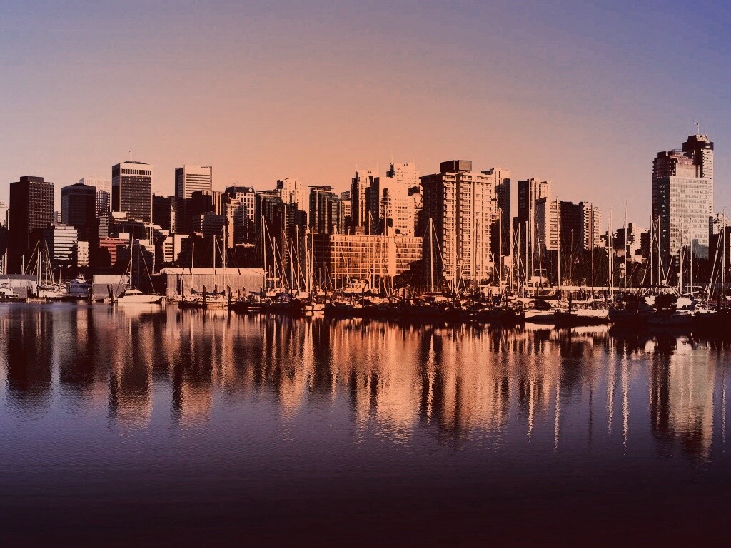 Город у воды обои