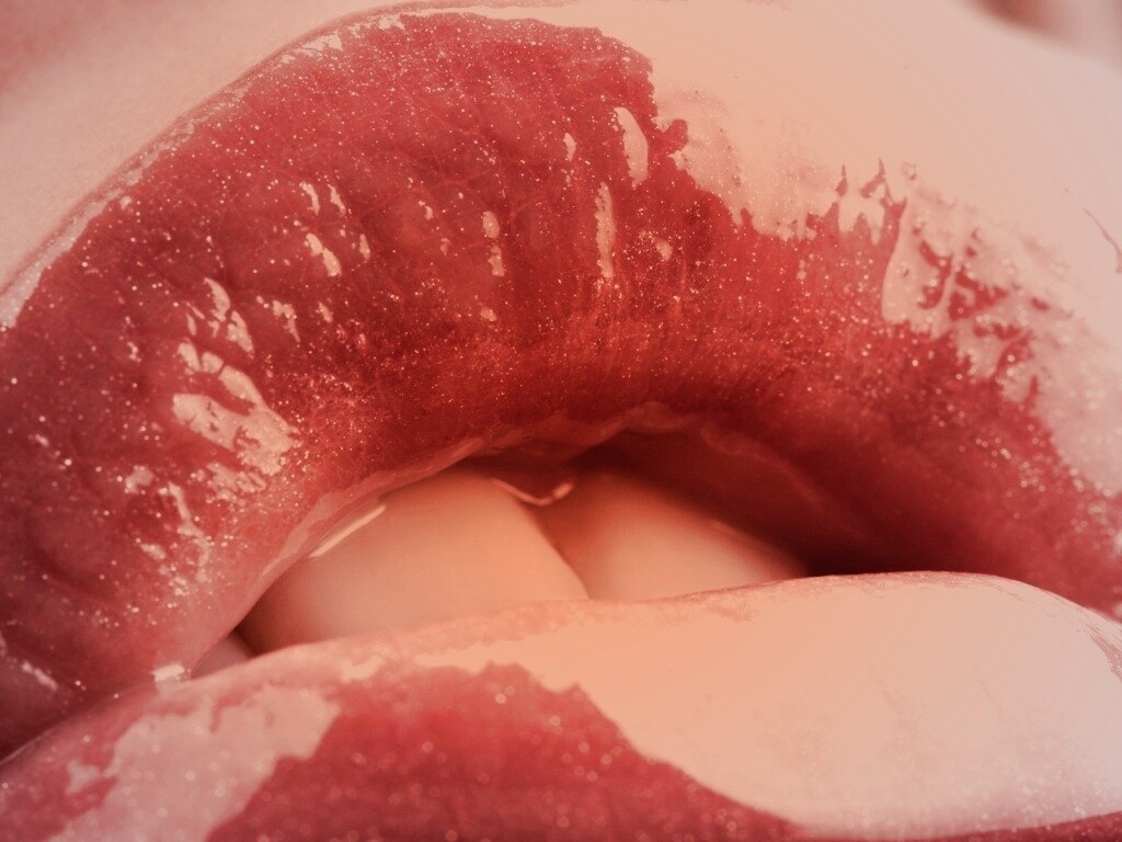 Губы с блеском обои