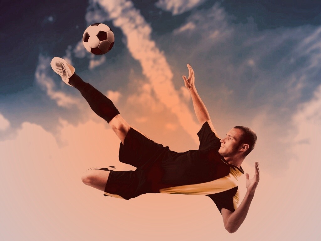 Удар по мячу обои