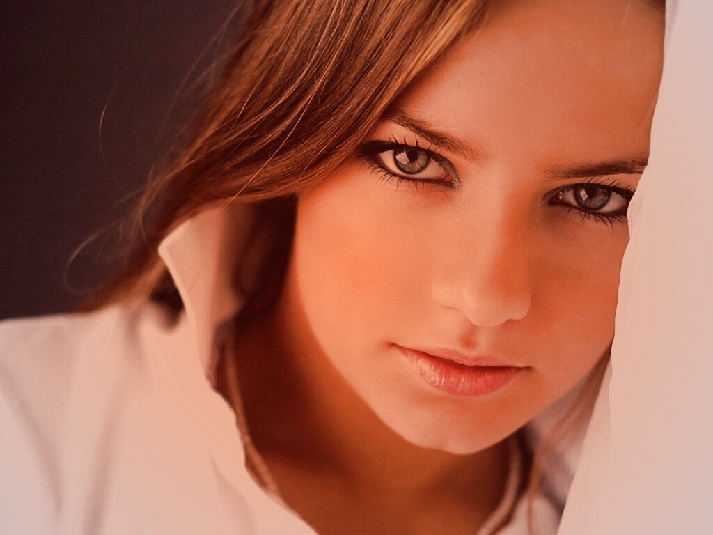 Красивая молодая девушка обои