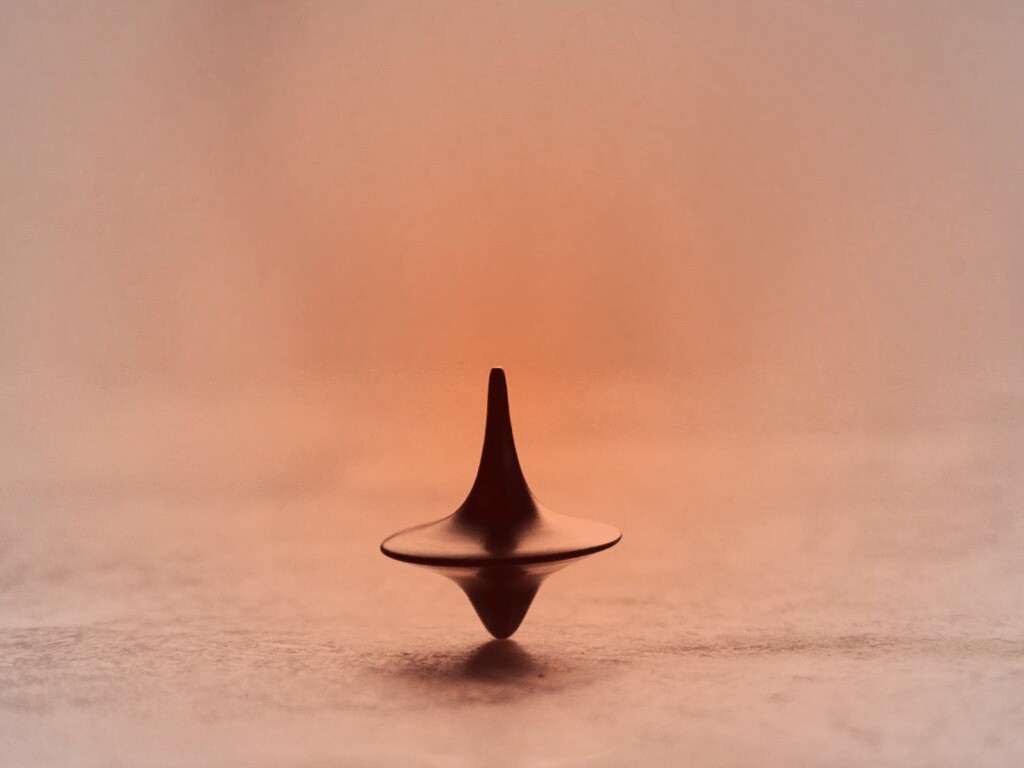 Волчок обои