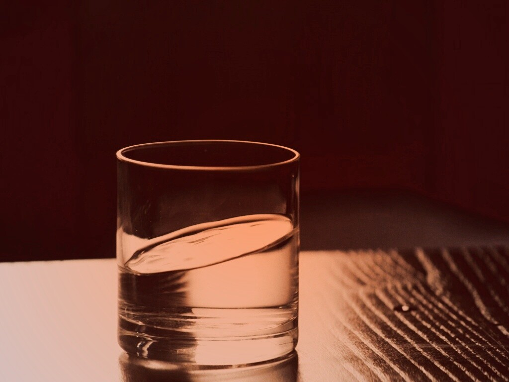 Стакан воды из Начала обои