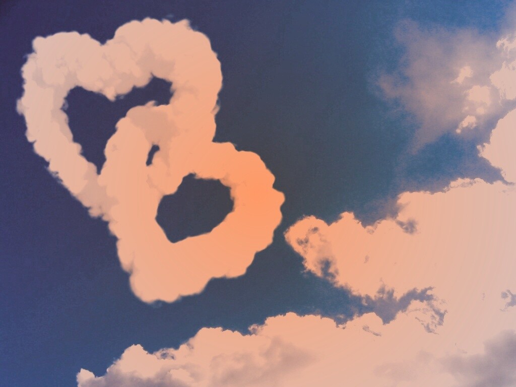 Облака в виде сердца обои