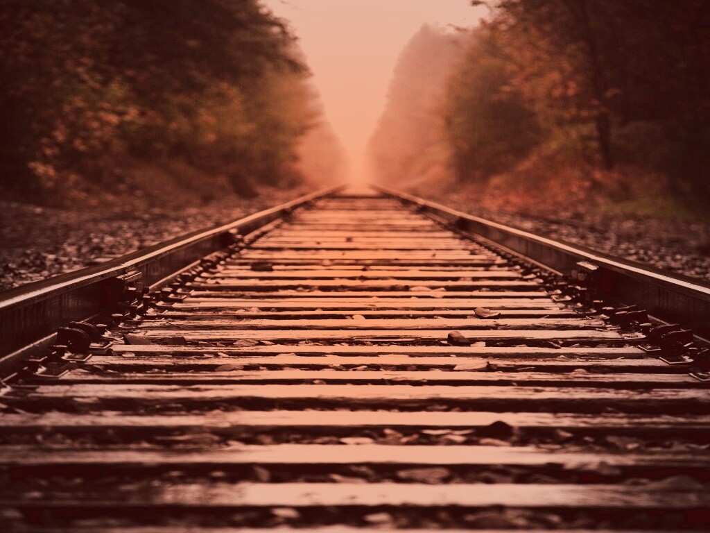 Железная дорога после дождя обои
