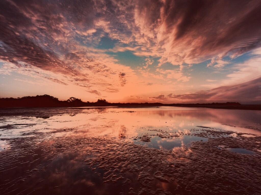 Дивный закат на озере обои