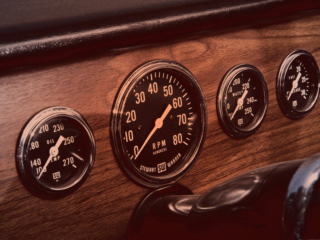 Приборная панель автомобиля Dodge обои