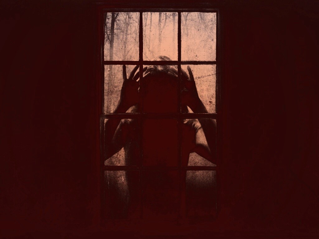 Страшная девоча в окне обои