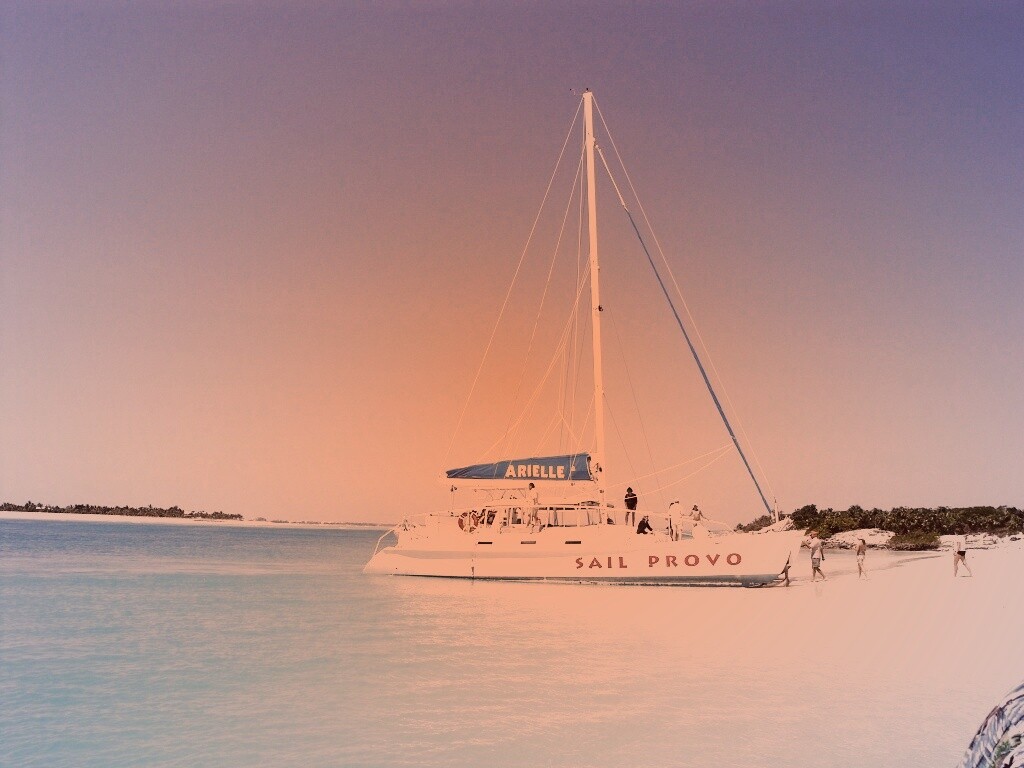 Яхта в голубой лагуне обои