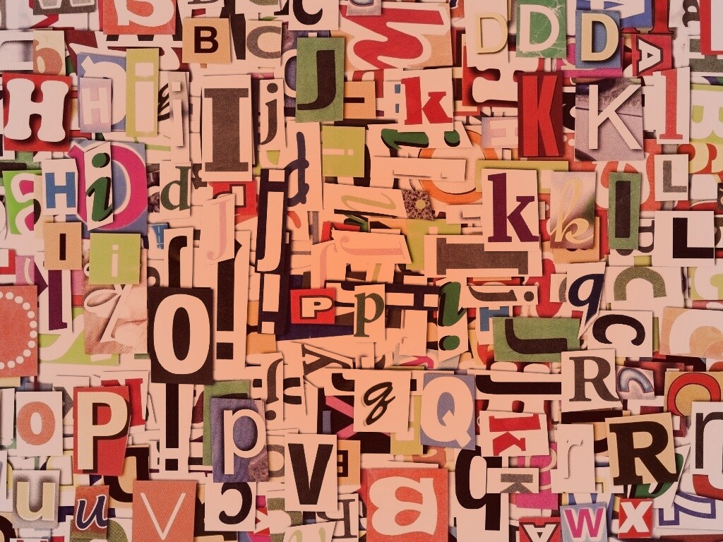 Буквы вырезанные из журналов обои