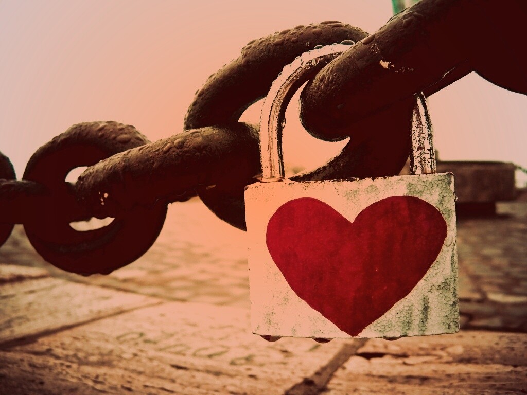 Замочек для влюбленных обои