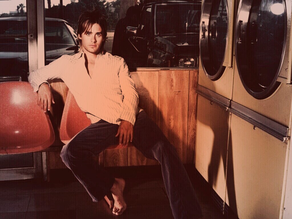 Джаред  Лето на стуле обои