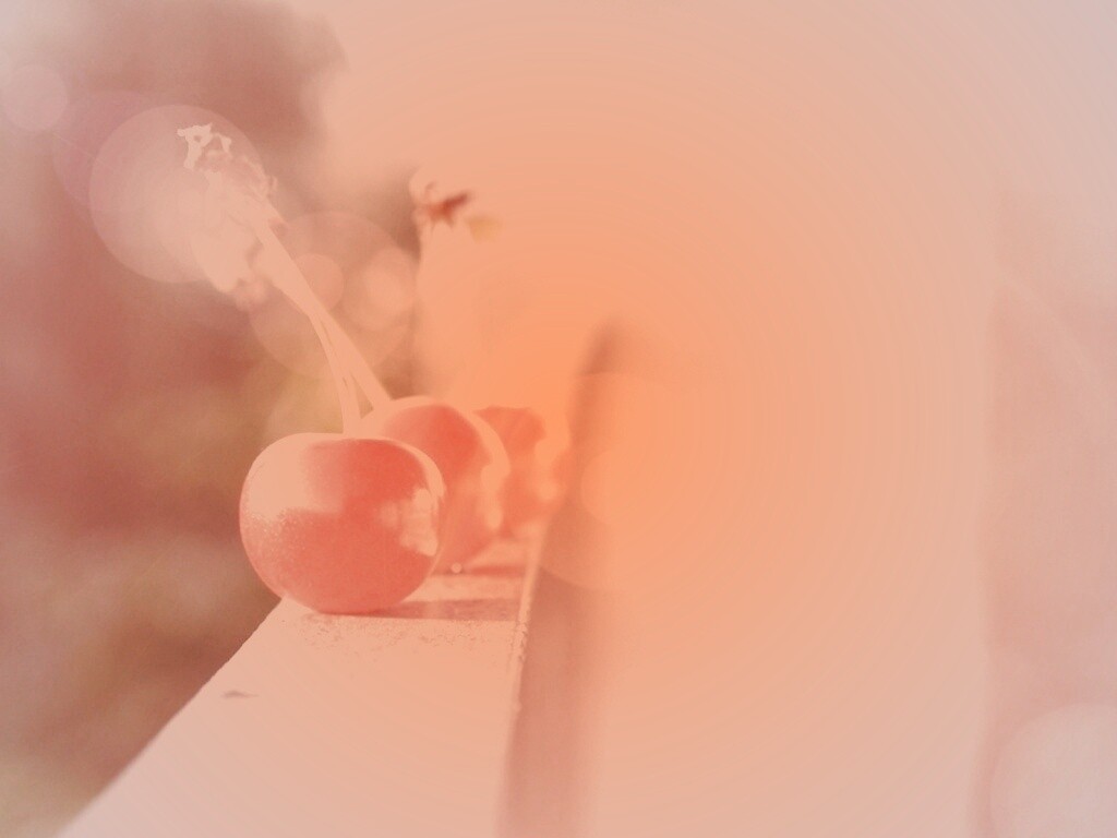 Вишенки на перилах обои