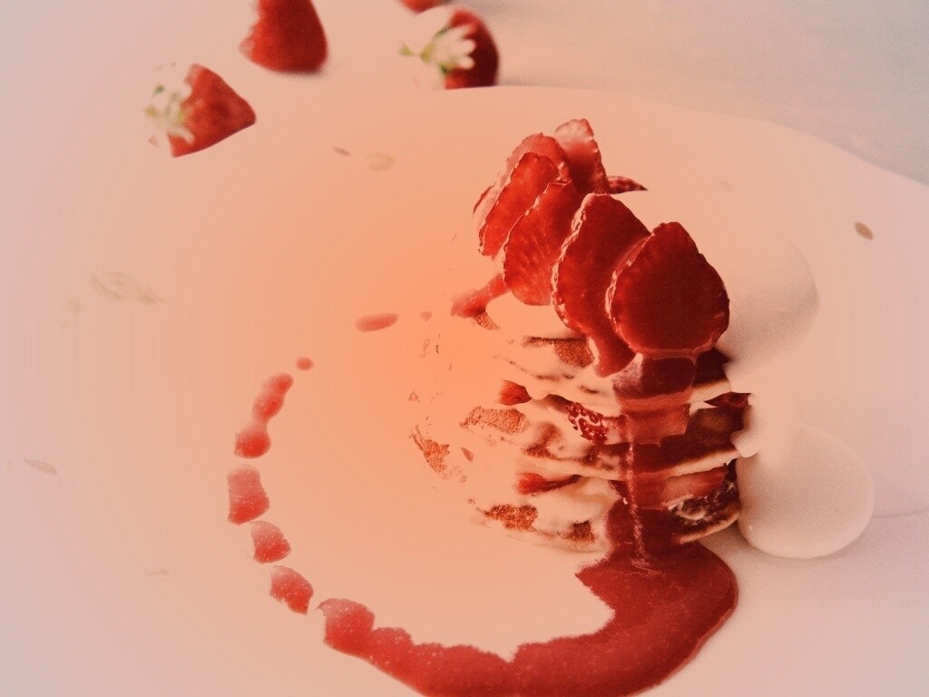 Блинчики с клубникой обои