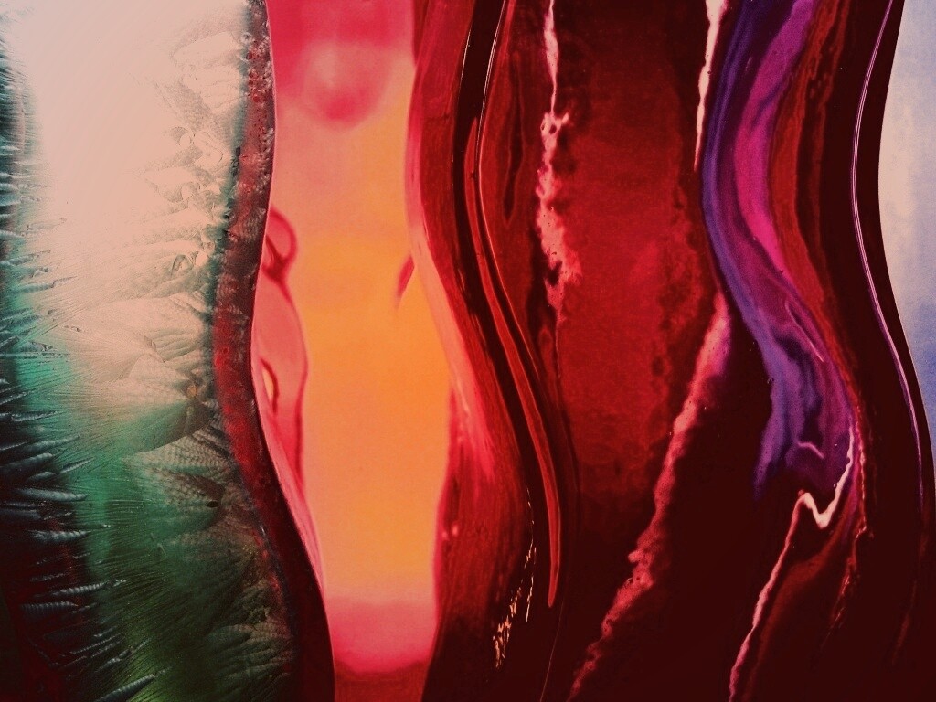 Цветные линии на стекле обои