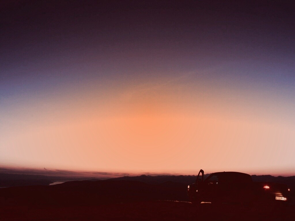 Авто на фоне заката обои