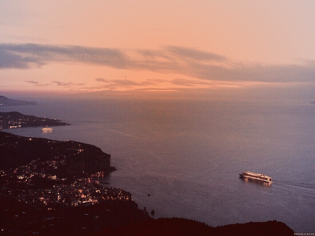 Городок у моря обои