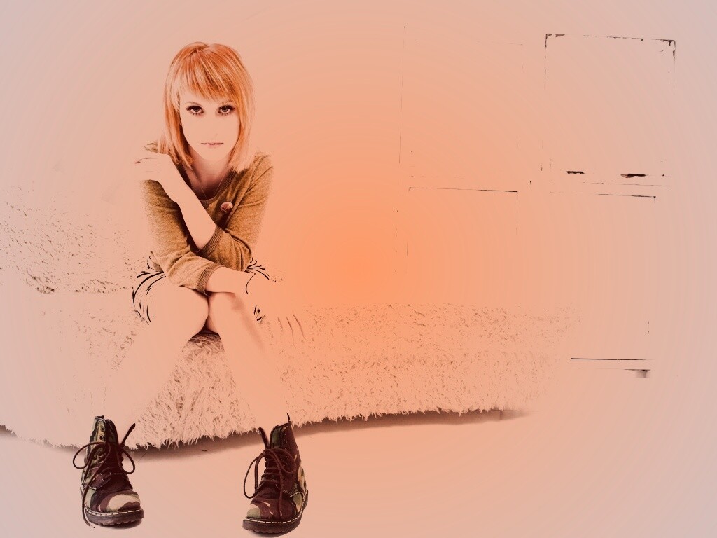 Рыжая в комнате обои