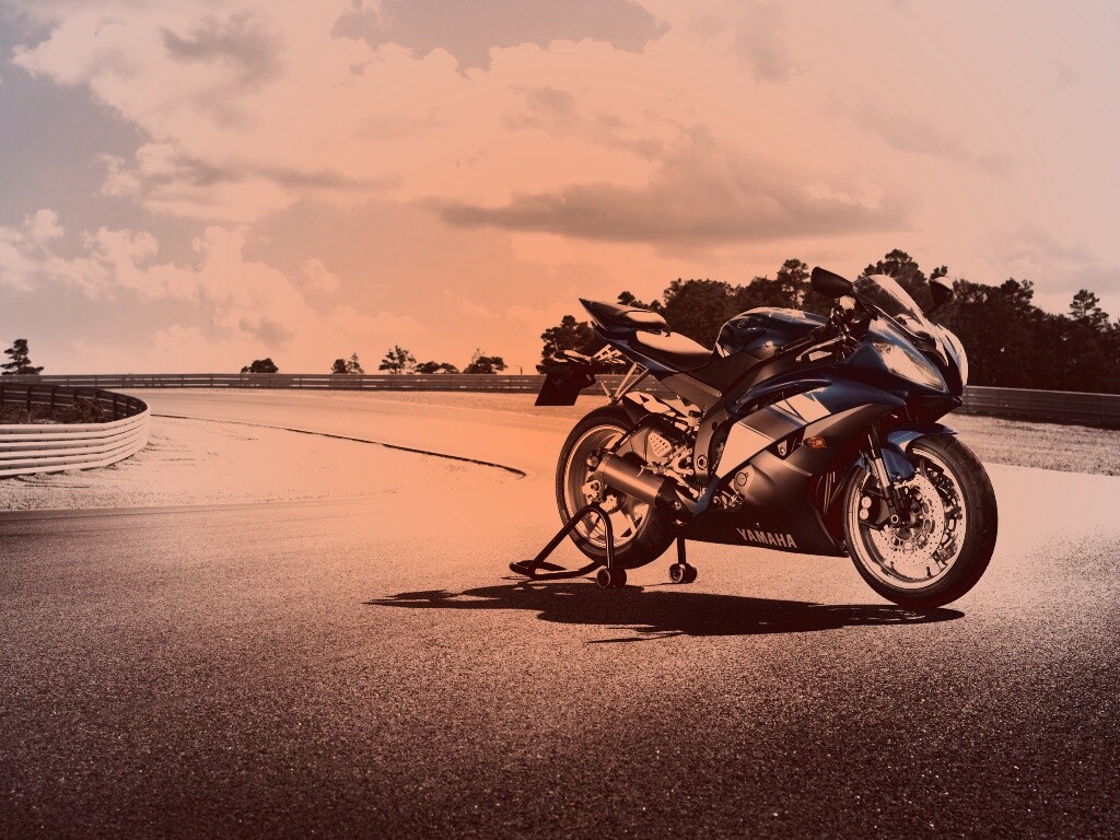 Yamaha R6 на трассе обои
