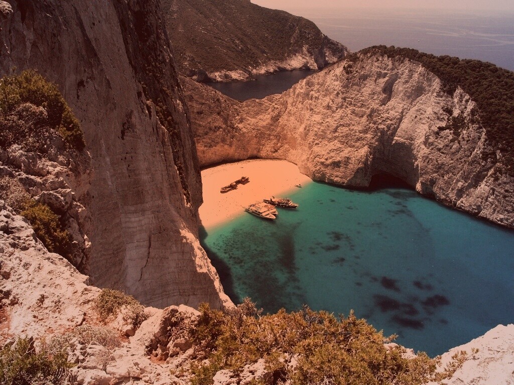 Яхты в бухте обои