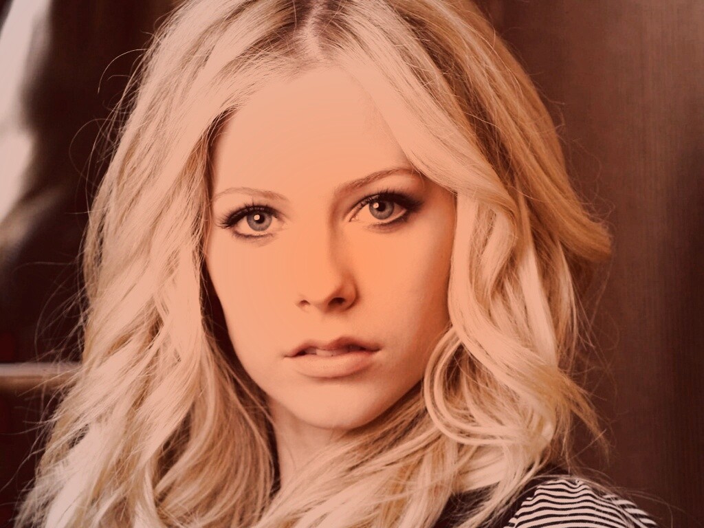 Блондинка Аврил Лавин обои
