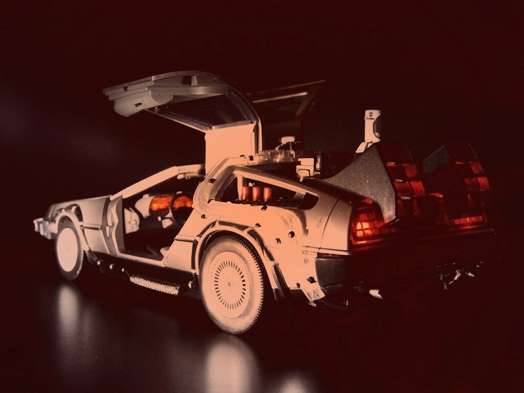 Фигурка делореана обои