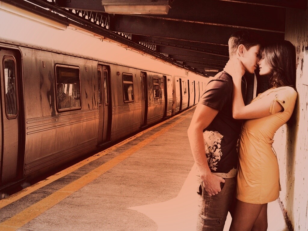 Прощание на станции метро обои