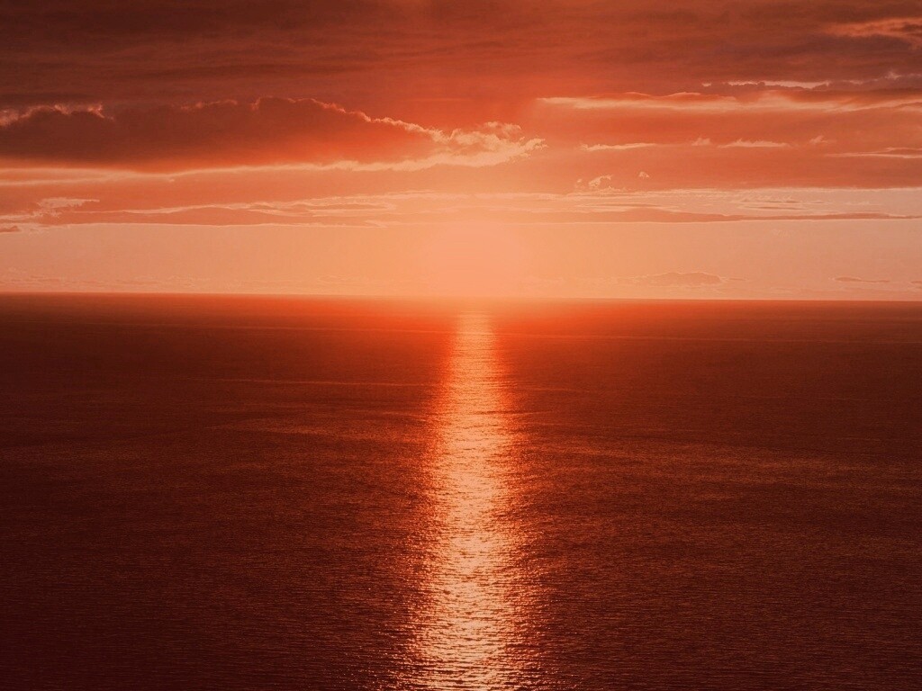 Закат и его отражение в море обои