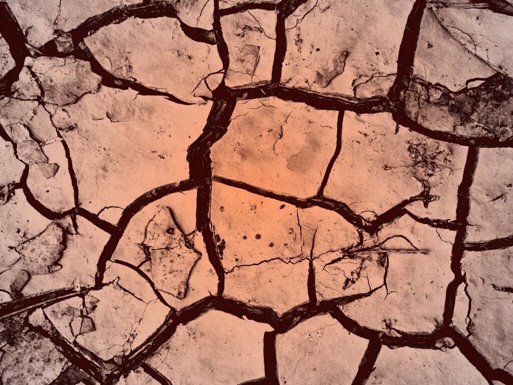 Сухая растрескавшаяся глина обои