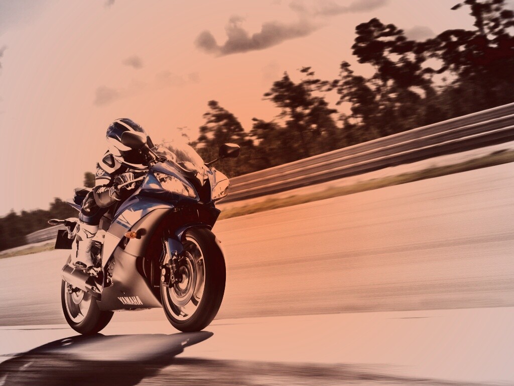 Мотоциклист на треке обои