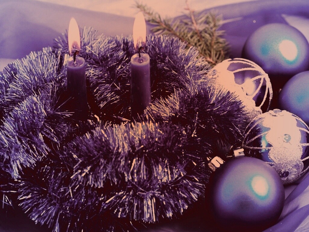 Свечки и новогодняя мишура обои