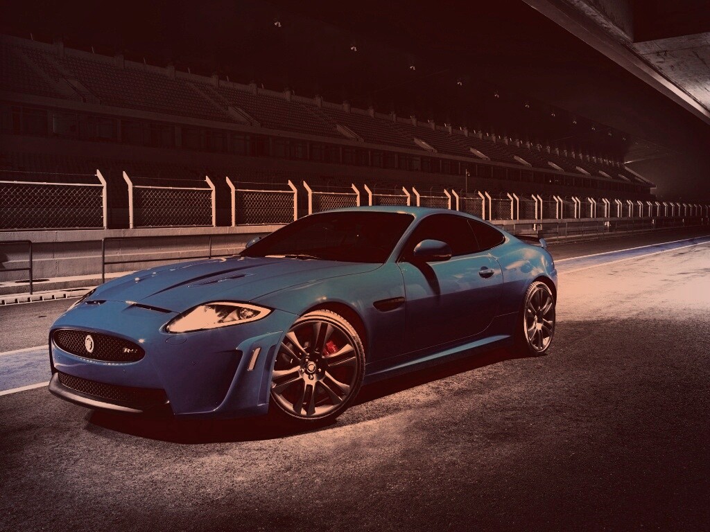 Синий спорткар на гоночном треке обои