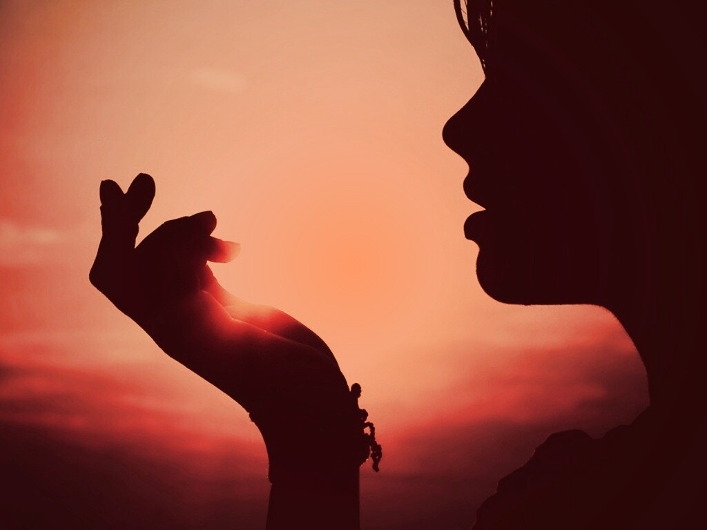 Солнце в ладони обои