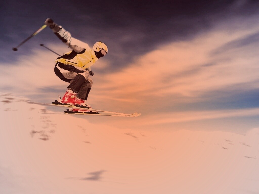 Лыжник в прыжке обои