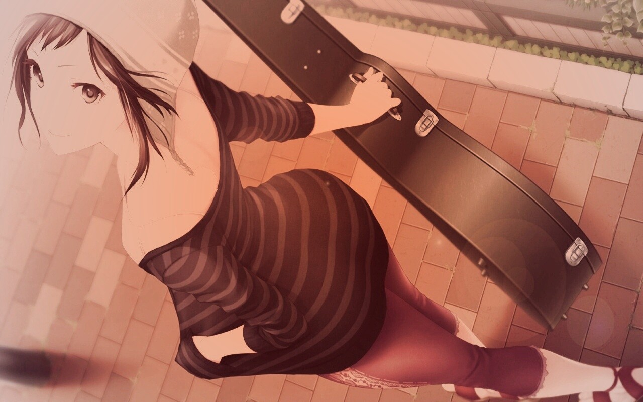 Девушка с гитарным чехлом обои