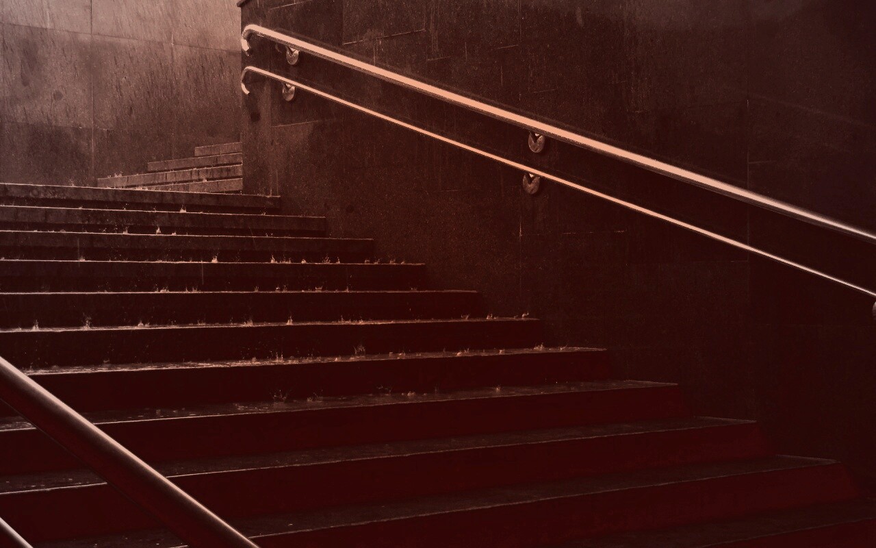 Спуск в подземный переход обои