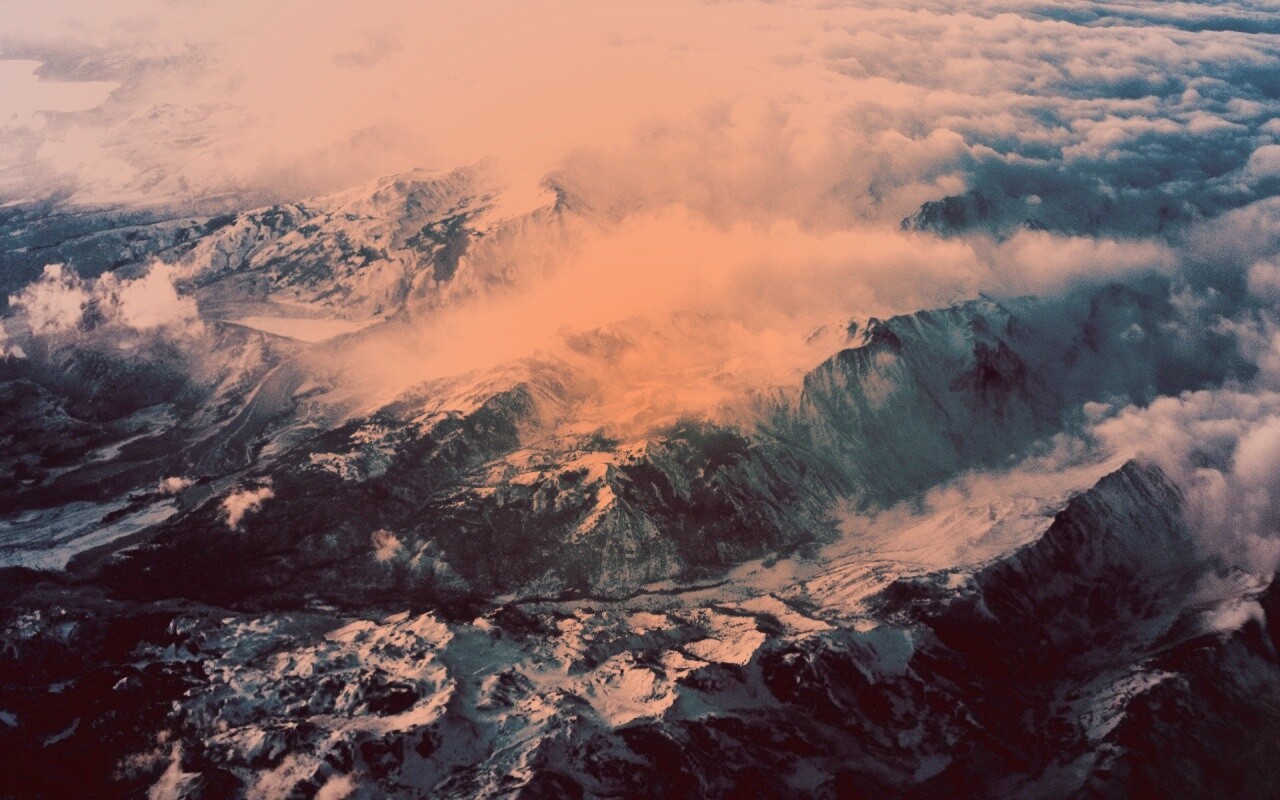 Облака в горах обои