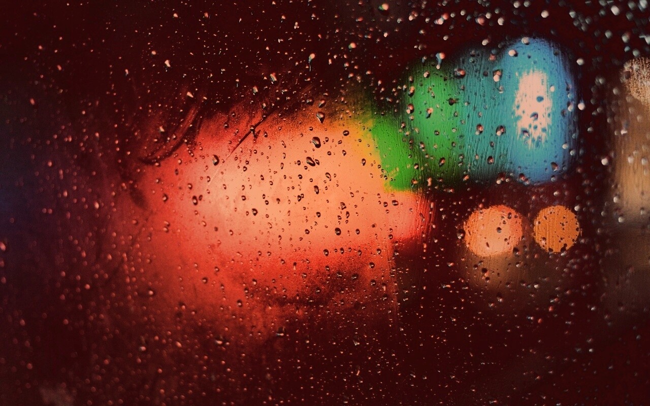 Огни за мокрым стеклом обои