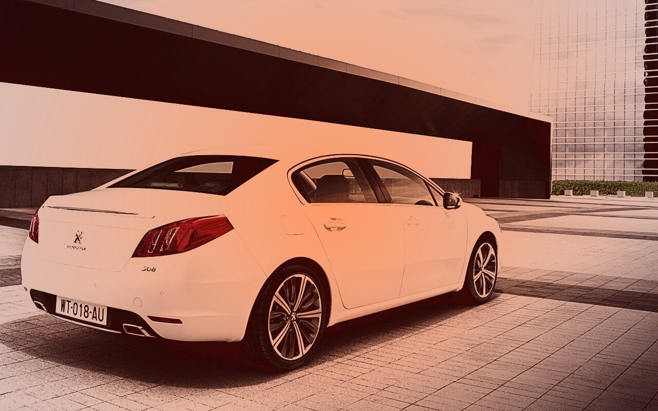 Пежо 308 на стоянке обои