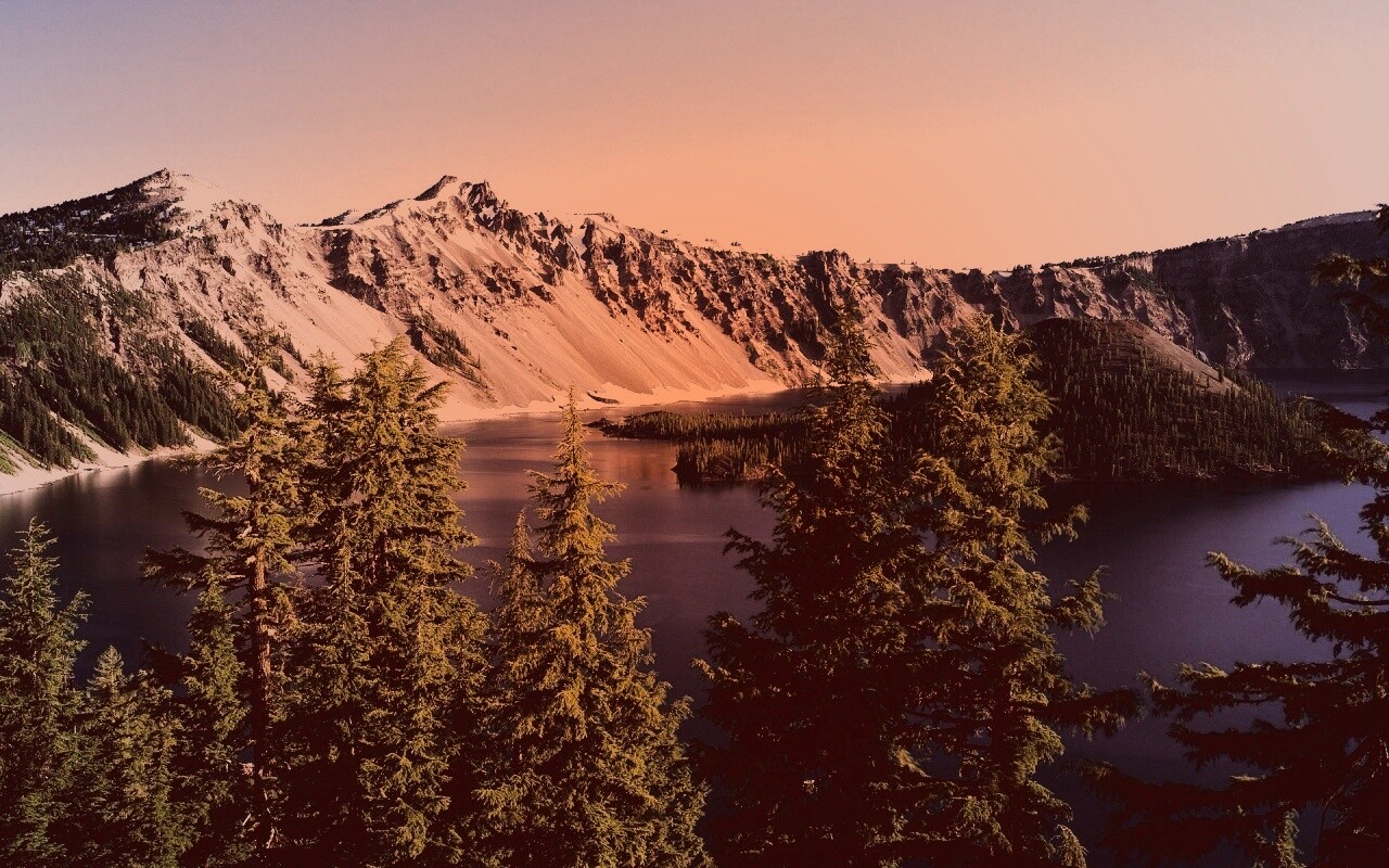 Озеро в кратере обои