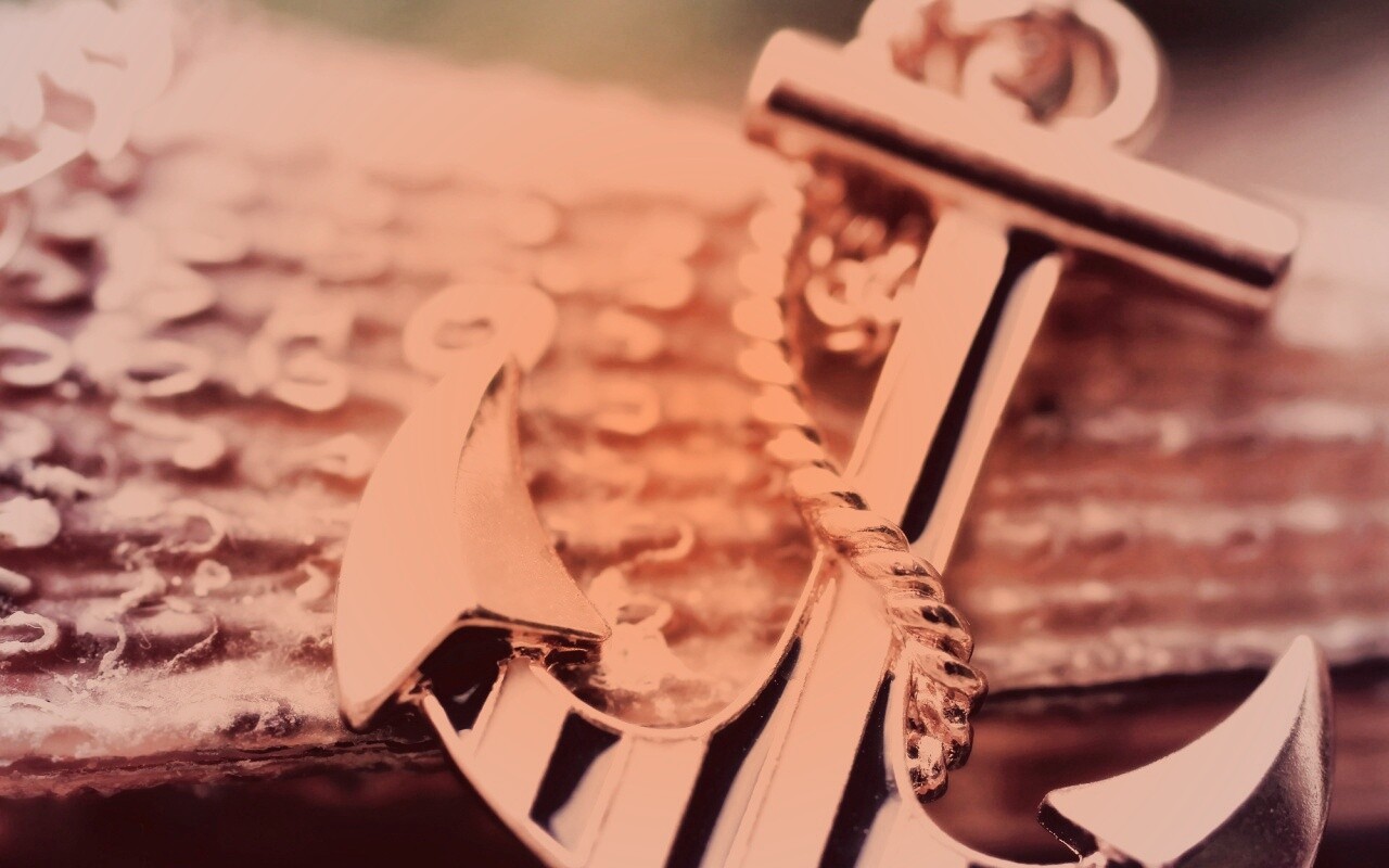 Кулон в виде якоря обои